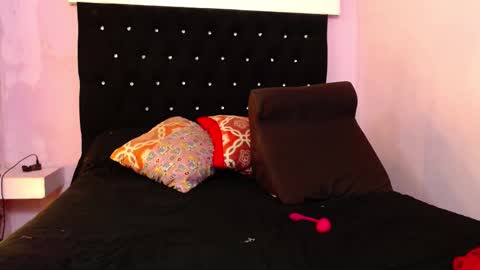 Snapshot of kittybonx chatting on 03-09-25, 01:04 paola online show from 03-09-25, 01:04