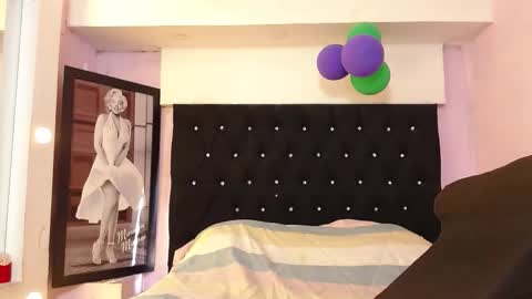 Snapshot of kittybonx chatting on 11-01-25, 01:02 paola online show from 11-01-25, 01:02