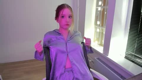 kittydollstella online show from 12-15-25, 02:27