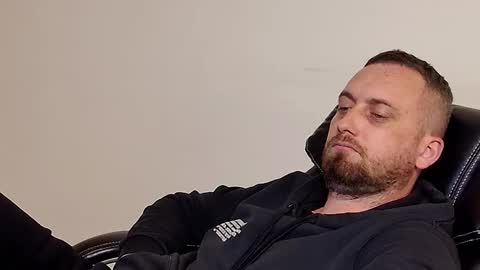 Snapshot of kittydom6969 chatting on 10-18-25, 09:37 Your Owner online show from 10-18-25, 09:37