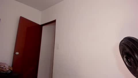 Snapshot of kittyhotts chatting on 12-14-24, 12:55 Sari bell online show from 12-14-24, 12:55