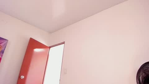 Snapshot of kittyhotts chatting on 12-19-24, 02:57 Sari bell online show from 12-19-24, 02:57