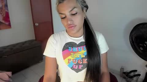 Snapshot of kittyhotts chatting on 12-22-24, 12:05 Sari bell online show from 12-22-24, 12:05