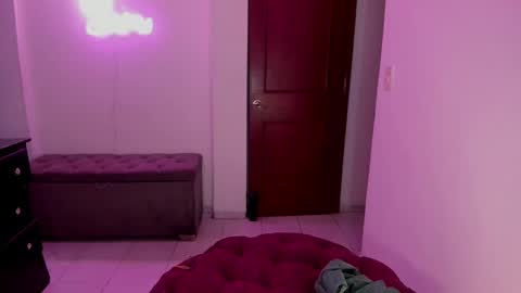 Snapshot of kittyhotts chatting on 02-13-25, 12:11 Sari bell online show from 02-13-25, 12:11