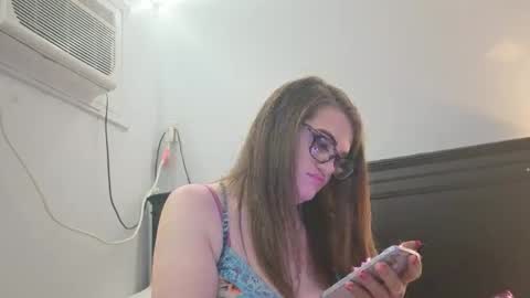 Snapshot of kittykat_1999 chatting on 02-12-26, 01:50 kittykat 1999 online show from 02-12-26, 01:50