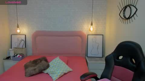  K I T T  Y  online show from 10-16-25, 02:07