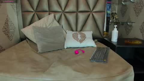 Snapshot of kittyvelvet_ chatting on 03-11-25, 03:02 kittyvelvet_ online show from 03-11-25, 03:02