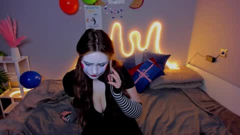 Snapshot of kittyy_rinna chatting on 10-31-25, 01:28 Rina online show from 10-31-25, 01:28