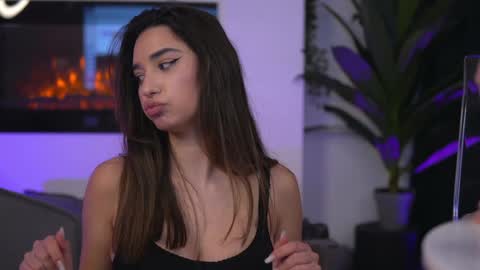 Snapshot of kity_sweet chatting on 01-23-25, 04:37 Erika online show from 01-23-25, 04:37