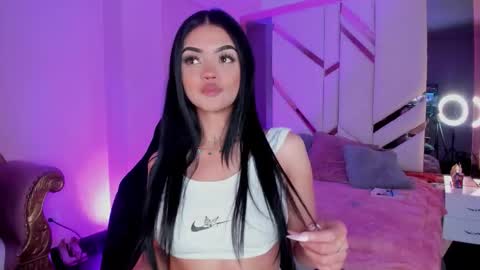 Snapshot of kiwi_lov23 chatting on 10-28-25, 12:09 Kiwi online show from 10-28-25, 12:09