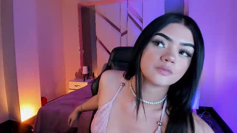 Snapshot of kiwi_lov23 chatting on 11-19-25, 11:43 Kiwi online show from 11-19-25, 11:43