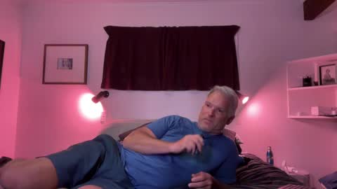 Snapshot of kiwi_muso chatting on 01-10-25, 10:28 Silver Fox Daddy online show from 01-10-25, 10:28