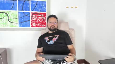 Snapshot of klarck_ chatting on 01-23-25, 09:39 Klarck online show from 01-23-25, 09:39