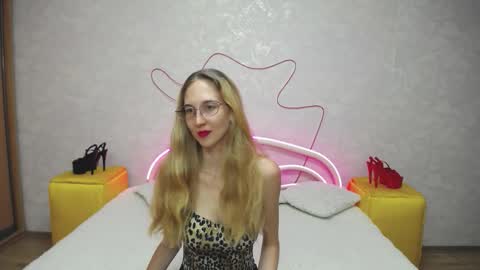 Klary online show from 09-19-25, 04:14