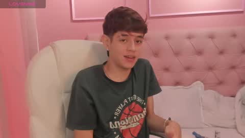 Snapshot of klaus_sunrise_xx chatting on 12-12-24, 03:59 KLAUS online show from 12-12-24, 03:59