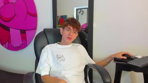 Snapshot of klaus_sunrise_xx chatting on 01-18-25, 01:08 KLAUS online show from 01-18-25, 01:08