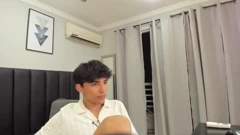 Snapshot of klaus_sunrise_xx chatting on 01-18-25, 05:20 KLAUS online show from 01-18-25, 05:20