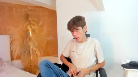 Snapshot of klaus_sunrise_xx chatting on 01-26-25, 11:29 KLAUS online show from 01-26-25, 11:29