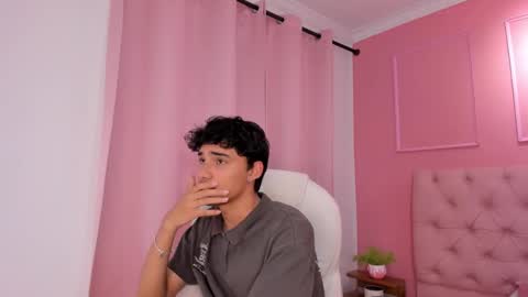 Snapshot of klaus_sunrise_xx chatting on 01-29-25, 01:37 KLAUS online show from 01-29-25, 01:37