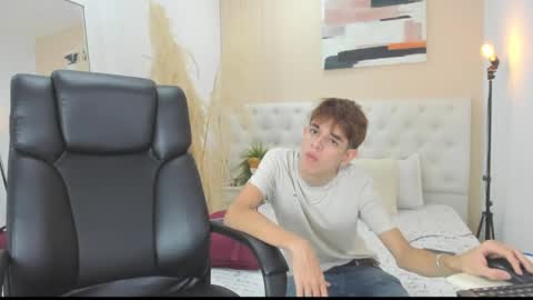 Snapshot of klaus_sunrise_xx chatting on 01-31-25, 07:18 KLAUS online show from 01-31-25, 07:18