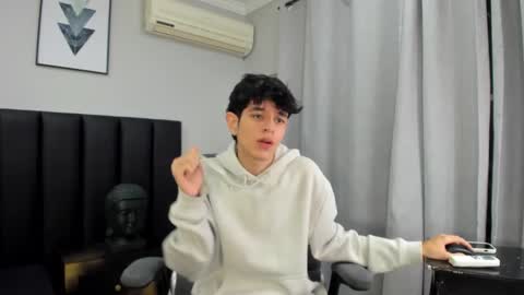Snapshot of klaus_sunrise_xx chatting on 02-27-25, 07:44 KLAUS online show from 02-27-25, 07:44