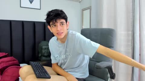 Snapshot of klaus_sunrise_xx chatting on 02-28-25, 12:20 KLAUS online show from 02-28-25, 12:20