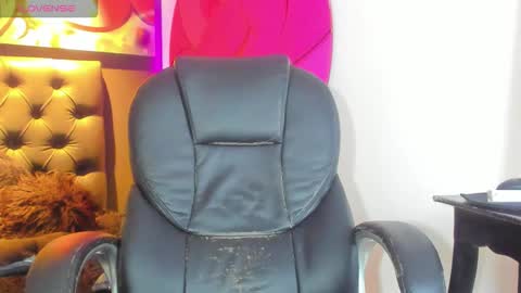 Snapshot of klaus_sunrise_xx chatting on 09-23-25, 03:53 KLAUS online show from 09-23-25, 03:53