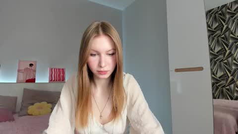 Snapshot of kleo_patr4 chatting on 11-26-25, 02:01 Trina online show from 11-26-25, 02:01