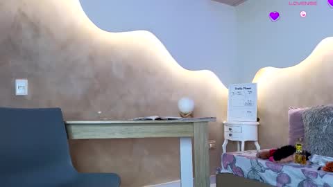 Snapshot of kloee_12 chatting on 10-08-25, 11:52 K L O E online show from 10-08-25, 11:52