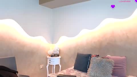 Snapshot of kloee_12 chatting on 10-23-25, 12:15 K L O E online show from 10-23-25, 12:15