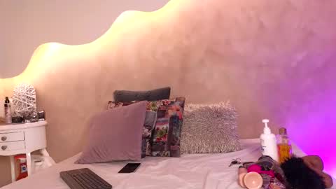 Snapshot of kloee_12 chatting on 11-05-25, 07:36 K L O E online show from 11-05-25, 07:36