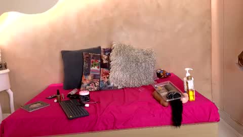 Snapshot of kloee_12 chatting on 11-07-25, 07:36 K L O E online show from 11-07-25, 07:36