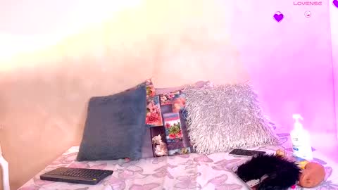 Snapshot of kloee_12 chatting on 11-10-25, 07:35 K L O E online show from 11-10-25, 07:35