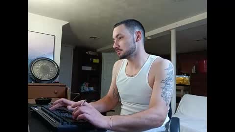 Snapshot of klou502 chatting on 01-02-25, 06:40 LOUiViLAN online show from 01-02-25, 06:40