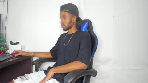 Snapshot of kofi_exotic_ chatting on 12-25-24, 01:31 kofi online show from 12-25-24, 01:31