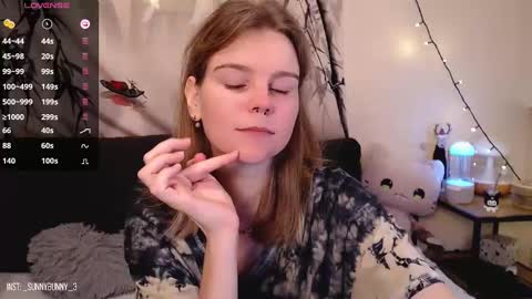 Snapshot of komorebbi chatting on 12-08-24, 10:36 Marta online show from 12-08-24, 10:36