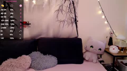 Snapshot of komorebbi chatting on 01-01-25, 08:35 Marta online show from 01-01-25, 08:35