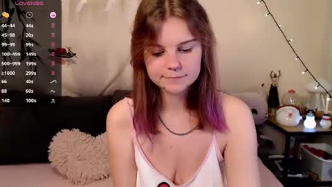 Snapshot of komorebbi chatting on 01-03-25, 08:32 Marta online show from 01-03-25, 08:32