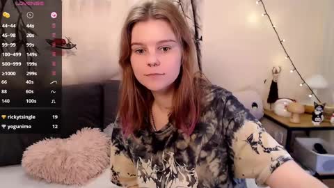 Snapshot of komorebbi chatting on 01-12-25, 01:21 Marta online show from 01-12-25, 01:21