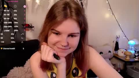 Snapshot of komorebbi chatting on 01-12-25, 09:40 Marta online show from 01-12-25, 09:40