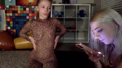 Snapshot of konniefirst chatting on 02-25-26, 02:32 Konnie online show from 02-25-26, 02:32