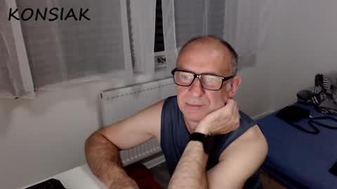 Snapshot of konsiak chatting on 09-12-25, 06:52 Komsiak online show from 09-12-25, 06:52