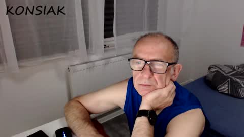 Snapshot of konsiak chatting on 09-17-25, 06:20 Komsiak online show from 09-17-25, 06:20