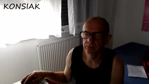 Snapshot of konsiak chatting on 10-12-25, 08:13 Komsiak online show from 10-12-25, 08:13