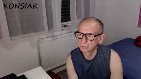 Snapshot of konsiak chatting on 10-17-25, 09:17 Komsiak online show from 10-17-25, 09:17
