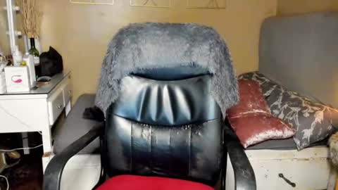 MISS ALICIA online show from 01-04-25, 01:31