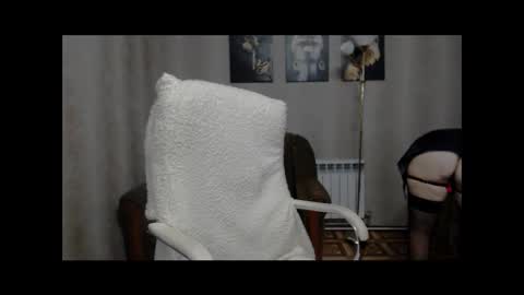 Snapshot of koroleva70 chatting on 09-13-25, 10:04 VIKA online show from 09-13-25, 10:04