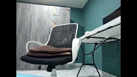 Snapshot of koto420 chatting on 01-06-25, 02:37 Koto Bombon online show from 01-06-25, 02:37