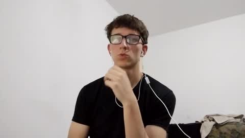 Snapshot of kpo10 chatting on 12-22-24, 09:11 Facu online show from 12-22-24, 09:11