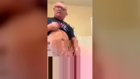 Snapshot of kraigwkistler chatting on 12-17-25, 09:10 kraigwkistler online show from 12-17-25, 09:10